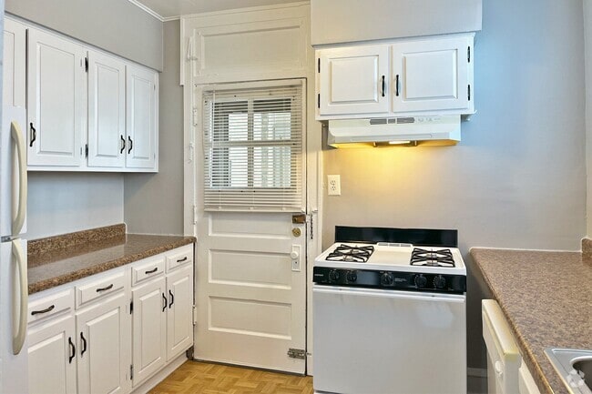Building Photo - 532 Des Plaines Ave. Rental