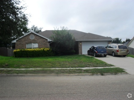Building Photo - 912 Risen Star Ln Rental