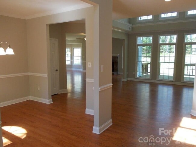 Photo - 6223 Hickory Cove Ln