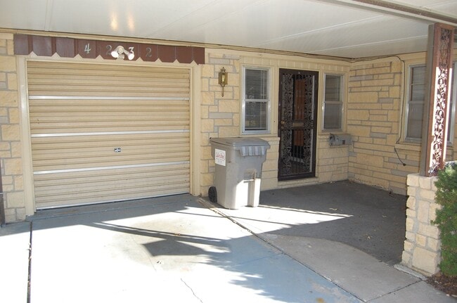 Photo - Solid stone ranch in south-central Lincoln!