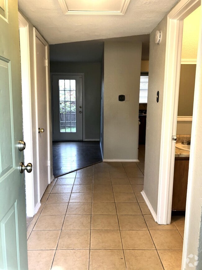 Building Photo - 901 NW Summercrest Blvd Rental