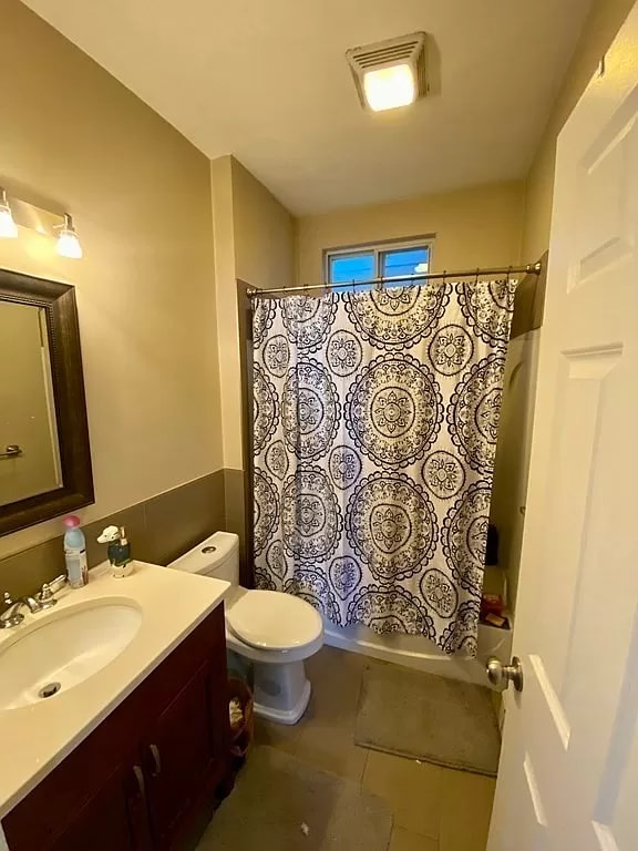 Tiled Bathroom - 63 Havre St Unit 2