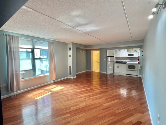 Building Photo - 82 Peterborough St Unit 4H Rental