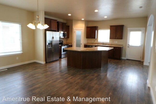 Photo - Large 5 Bed 3.5 Bath Home in Lehi Utah!