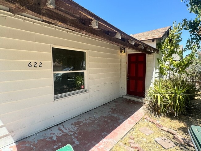 Building Photo - Taft Home for Rent!