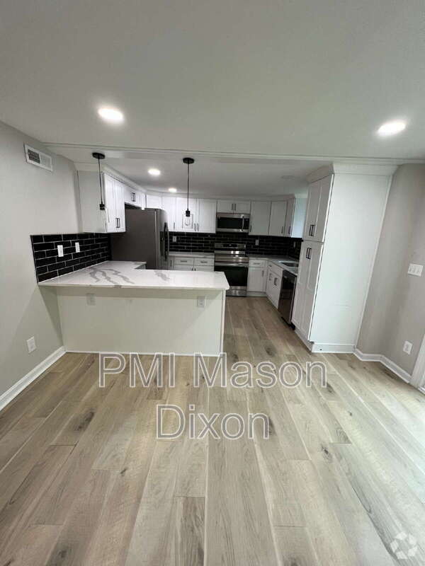 Building Photo - 4003 Schroeder Ave Rental