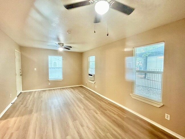 Photo - Adorable 2 bedroom 1 bath near Confluence ...