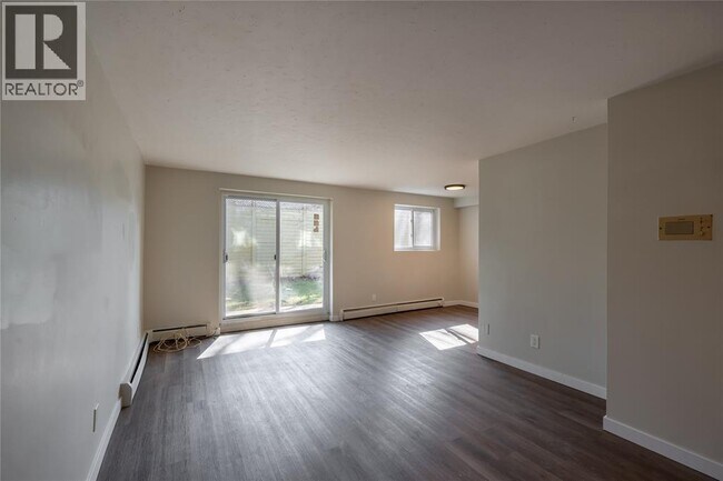 Photo - 1075 Brenchley St