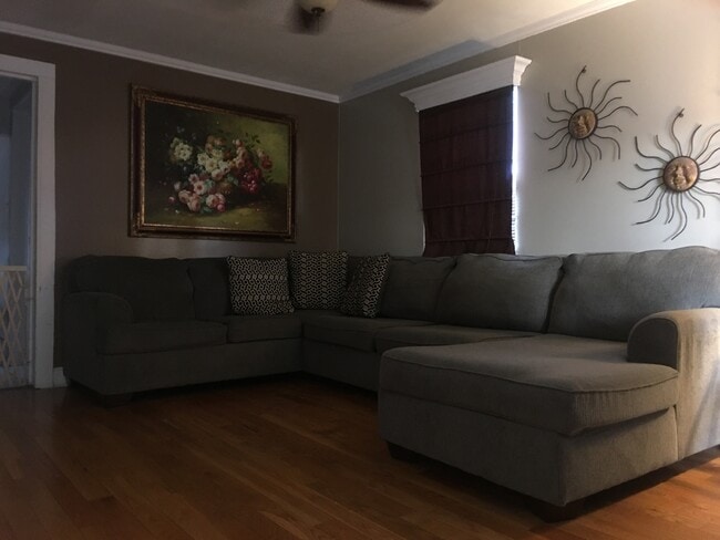 Photo - 525 Maple Ave