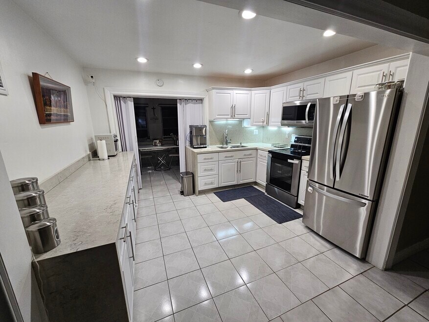 141 NW 28th St