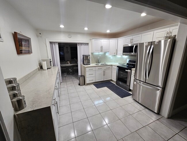 141 NW 28th St