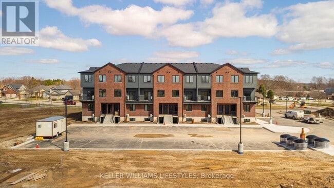 Photo - 470 Darcy Dr