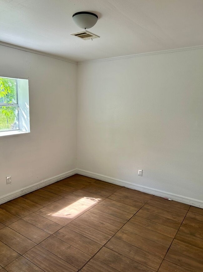 Photo - 2508 Quinton St
