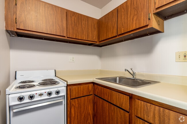 1BR, 1BA - 750SF - Kitchen - Lake Forest Apartments - 62+ Senior Housing