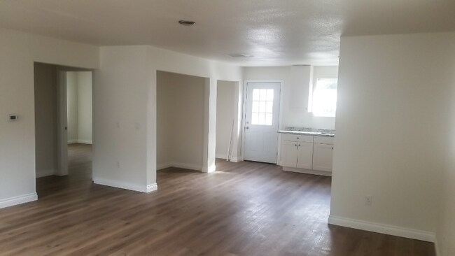 Photo - 812 N Main St