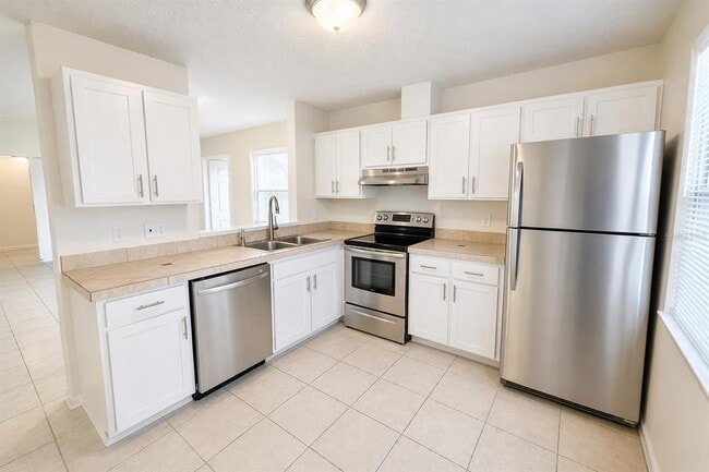 Building Photo - 3141 Huron Ave