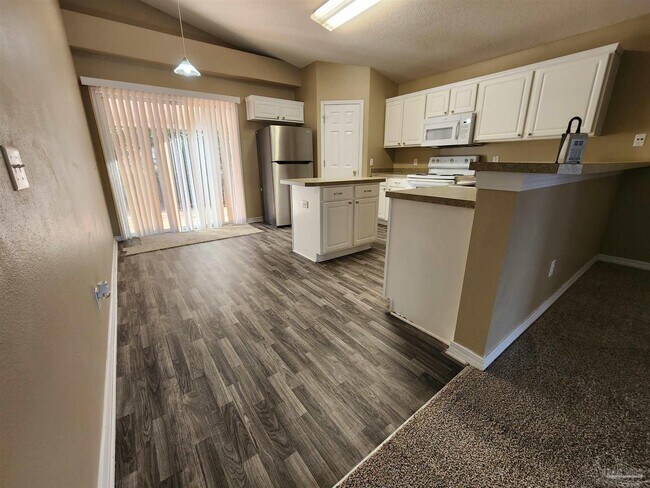 Photo - 1589 Galvin Ave