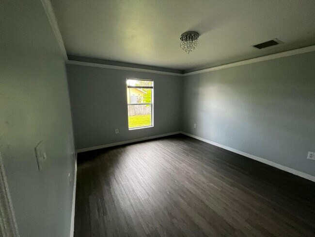 Photo - 4877 30th St SW