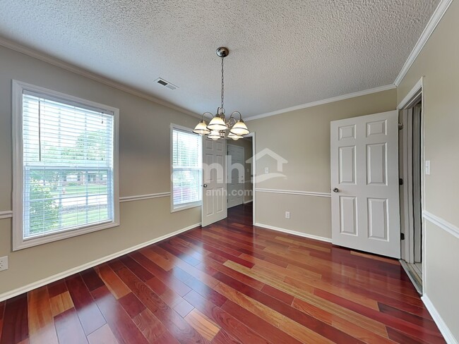 Photo - 400 Wyndham Ave
