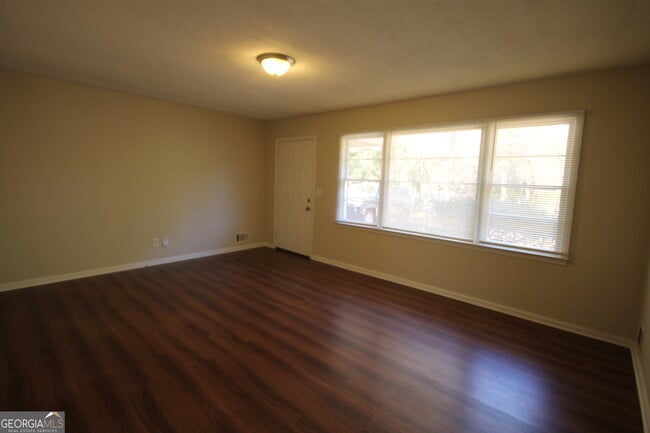 Photo - 3661 Pinehill Cir