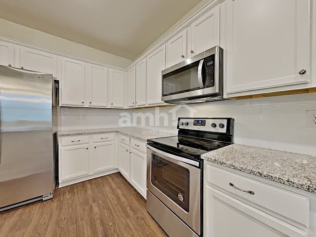 Photo - 112 Samara Ln
