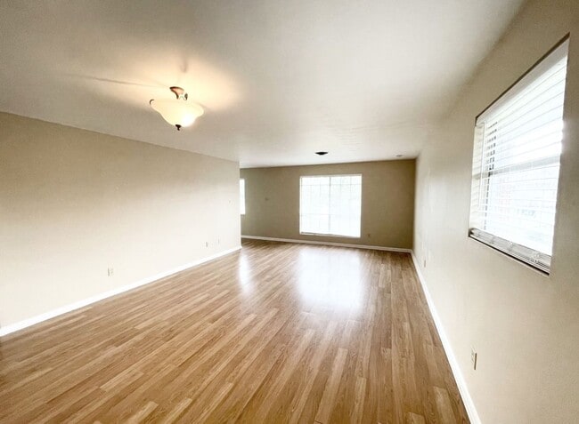 Photo - cmw1210 Unit 1212