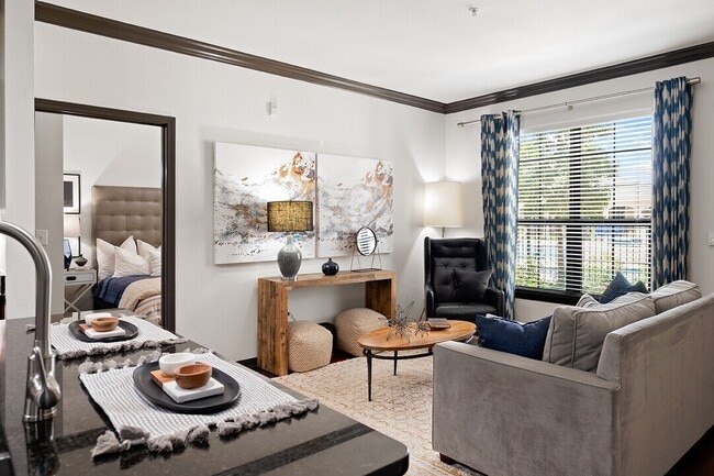 Photo - Move In & Save $500 + Get Fees Credited! Unidad CLL1