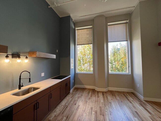 Photo - 154 N Topeka St