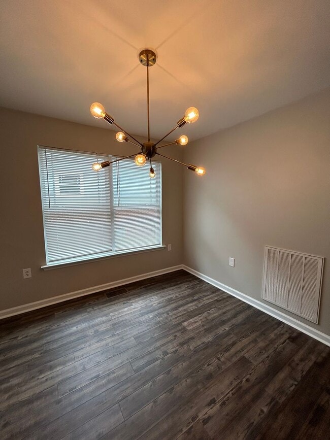 Photo - 223 W 37th St