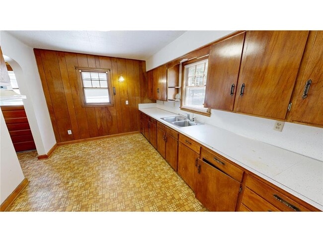 Photo - 114 6th Ave NE