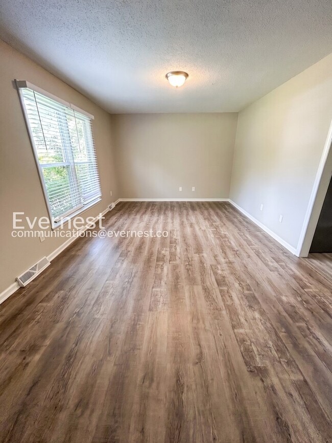 Photo - 1676 Guilford Dr