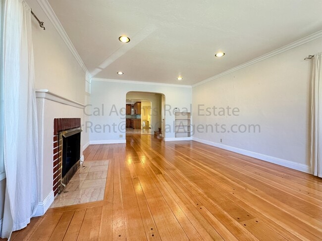 Photo - 4048 Maple Ave