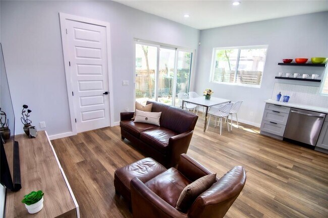Photo - 3508 Robinson Ave
