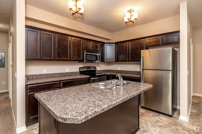 2BR + Den, 2BA - 870 SF - 444 Welch Apartments