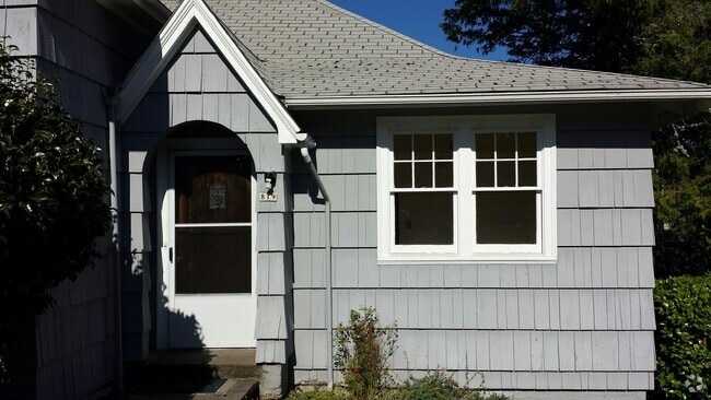 Building Photo - 819 10th St Rental