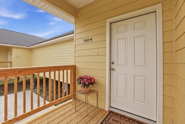 1406 Bonvillain St
