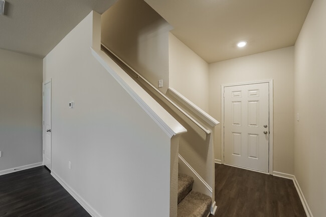 Photo - 504 Clover Cir