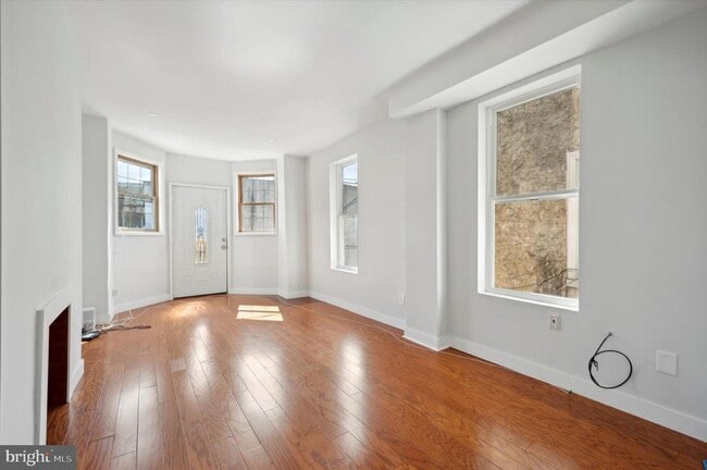 Photo - 647 N 33rd St