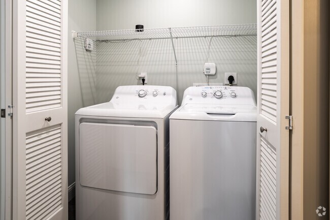 2BR, 1 Office, 2BA - 1200SF - Washer/Dryer