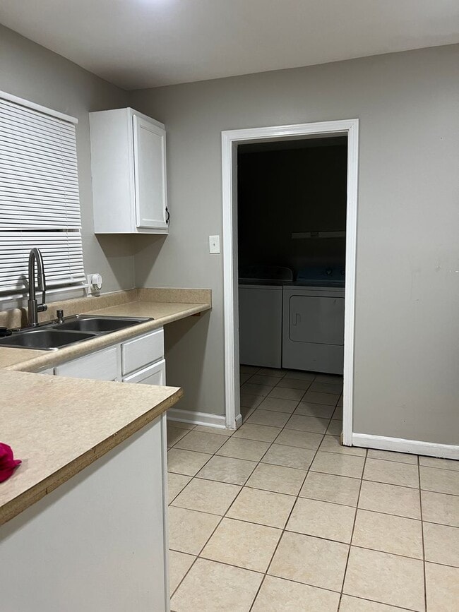 A charming 3 bedroom, 1 bathroom house has... - A charming 3 bedroom, 1 bathroom house has...