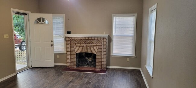 Photo - 710 N Main St