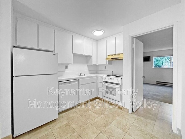 Building Photo - 889 Canfield Ct