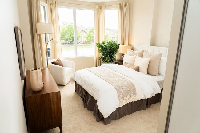 Photo - South Carriage Place II