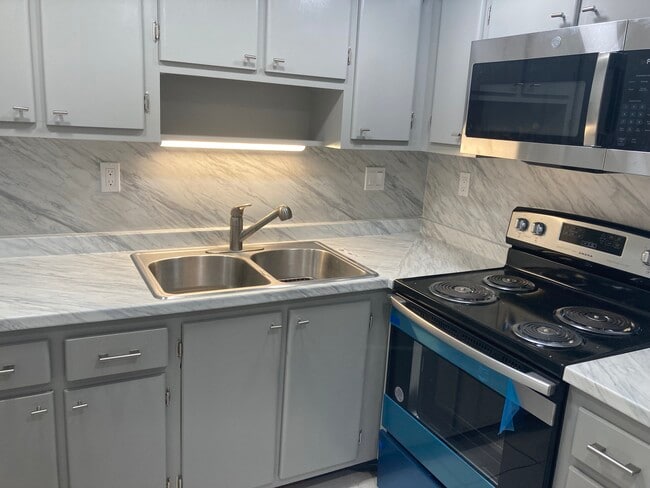 Building Photo - 3000 NE 16th Ave Unit RIVER SHORES 405D