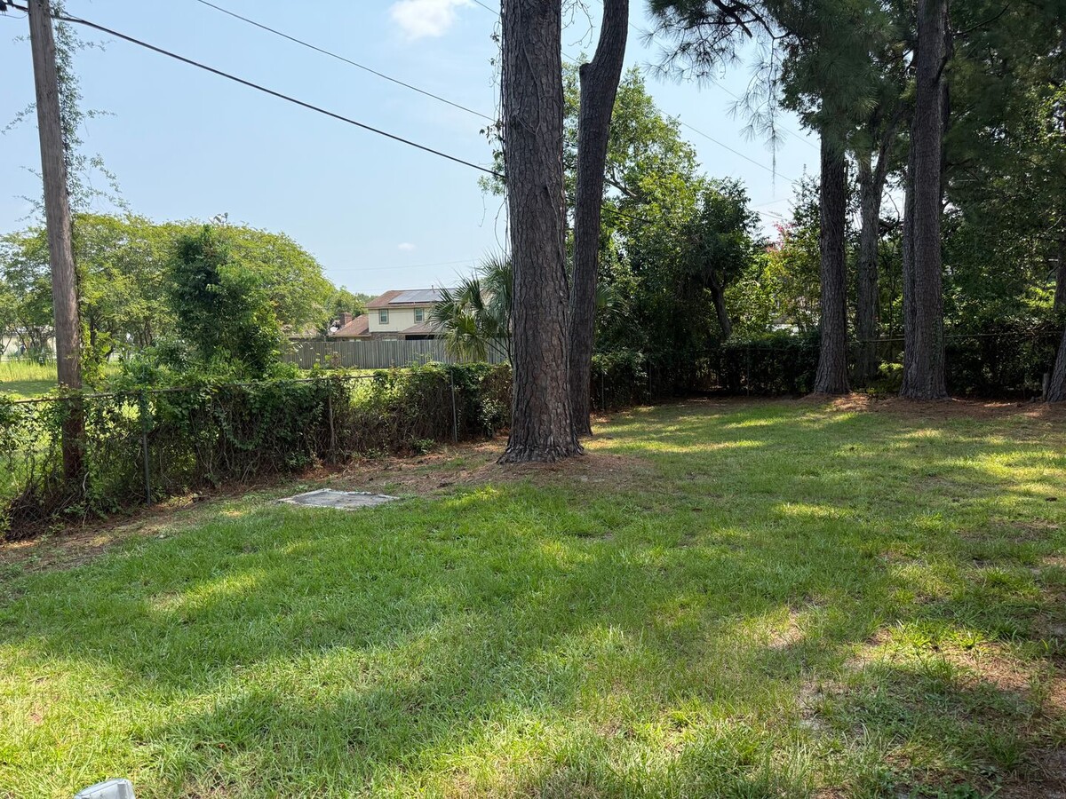 Photo - 1420 Claremont Cir