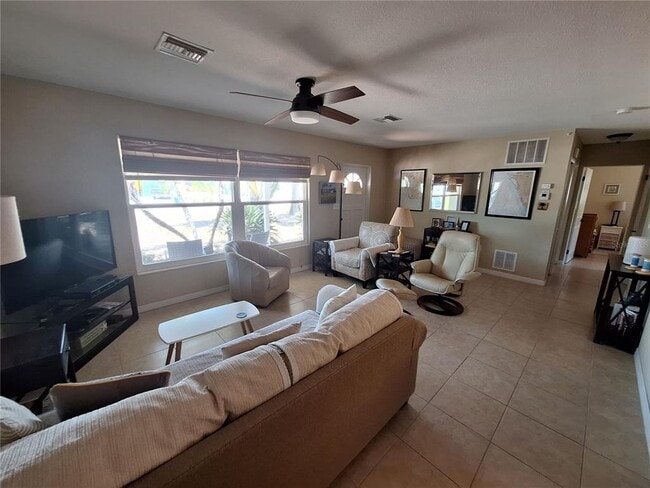 Photo - 1541 Crest Dr