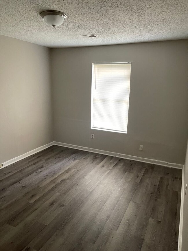 Photo - For lease 5 bedrooms at an affordable rate of $1,100.00