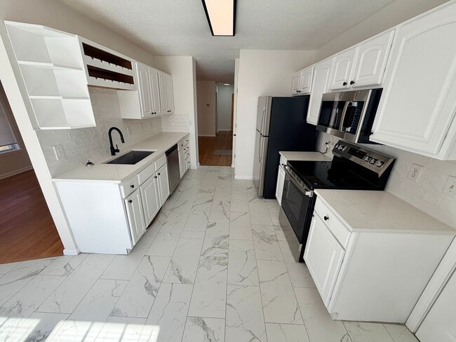 Building Photo - 118 Seattle Slew St