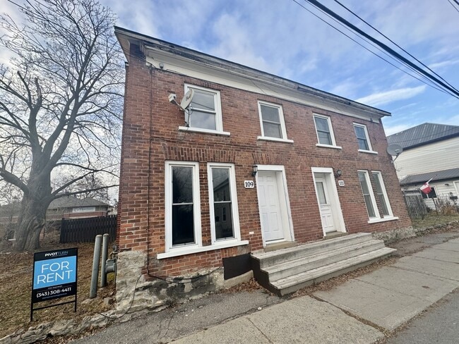 Building Photo - 109 Clothier St E