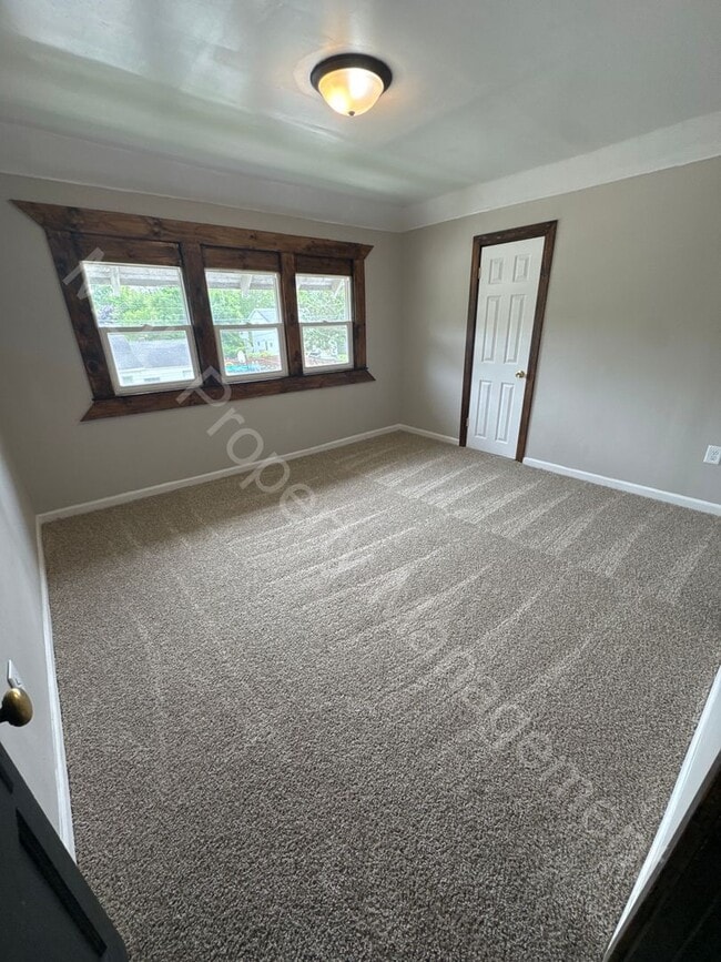 Building Photo - 2003 W Genesee Ave Unit 2